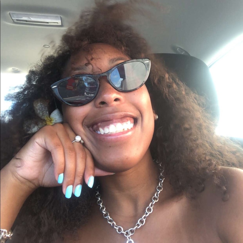 Meet your Posher, Breanna